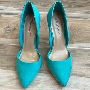 NWOT Suede Pumps